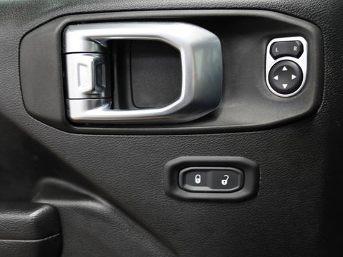 Used 2023 Jeep Wrangler Unlimited AWD/4WD image 17