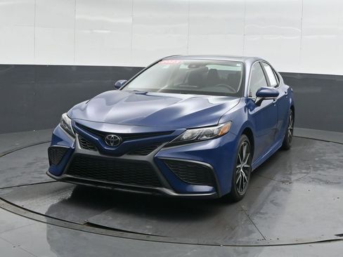 Used 2023 Toyota Camry SE w/ Cold Weather Package image 6