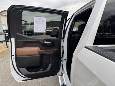 Used 2021 Chevrolet Silverado 1500 High Country image 14