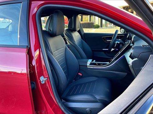 Used 2025 Mercedes-Benz C 300 Sedan image 9