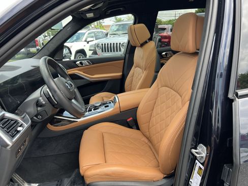 Used 2024 BMW X7 xDrive40i w/ M Sport Package AWD/4WD image 13