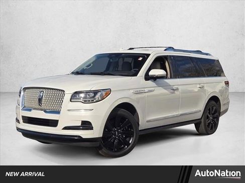 Used 2022 Lincoln Navigator L Reserve image 1