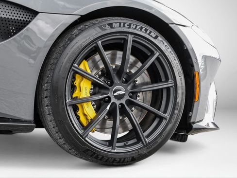 Used 2020 Aston Martin V8 Vantage Coupe RWD image 45