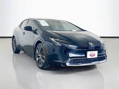 Used 2024 Toyota Prius XLE image 3