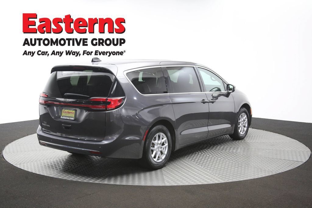 Used 2023 Chrysler Pacifica Touring-L FWD image 42