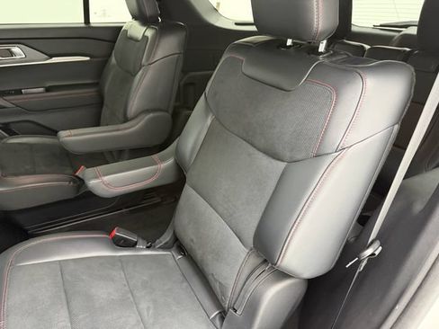 Used 2025 Ford Explorer ST RWD image 34