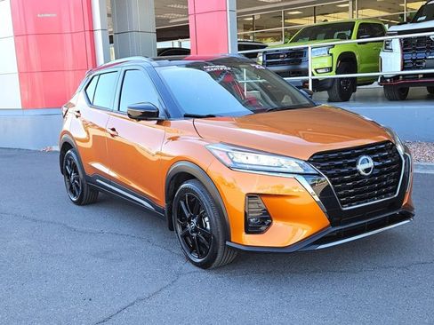 Used 2023 Nissan Kicks SR image 3