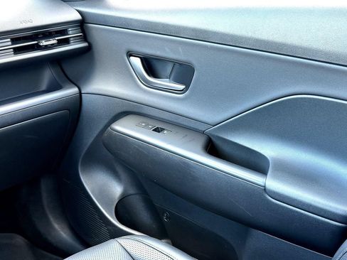 Used 2024 Hyundai Kona Limited FWD image 31