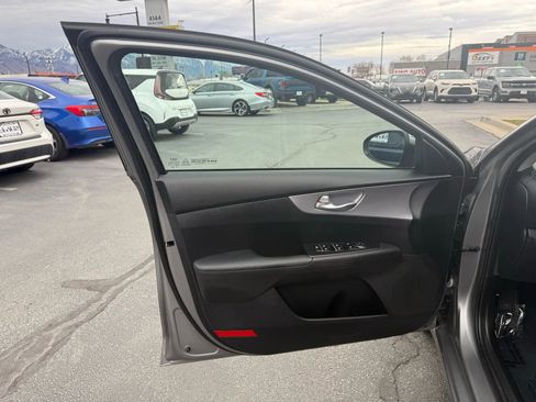 Used 2022 Kia Forte LXS w/ LXS Technology Package image 22