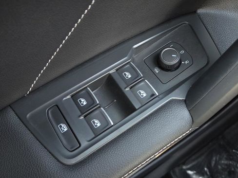 Certified 2023 Volkswagen Tiguan SE w/ Panoramic Sunroof Package image 23