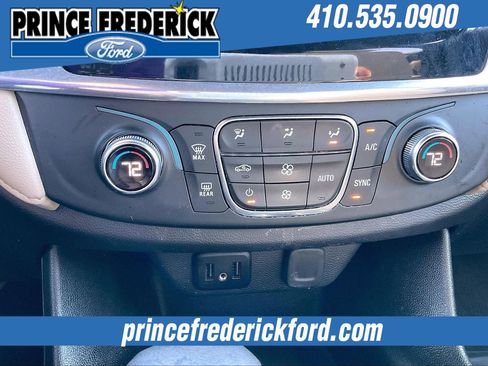 Used 2022 Chevrolet Traverse LS image 30