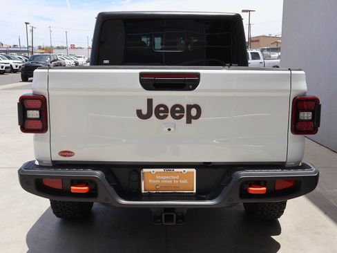 Used 2025 Jeep Gladiator Mojave w/ Safety Group AWD/4WD image 4