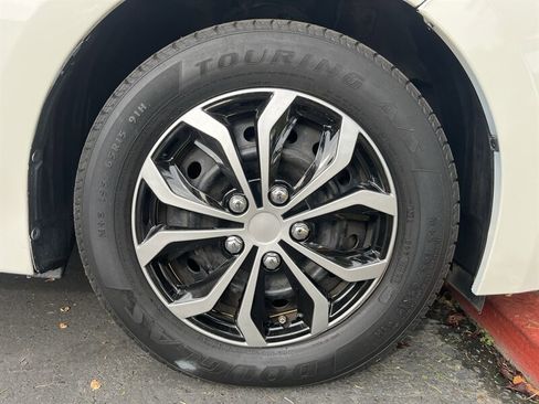 Used 2016 Toyota Corolla L image 15