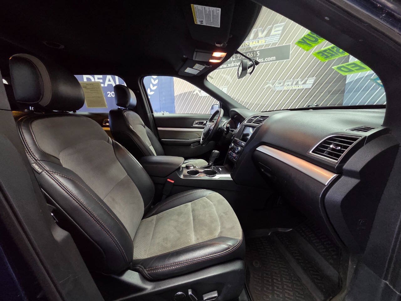 Used 2017 Ford Explorer XLT w/ Equipment Group 202A AWD/4WD image 24
