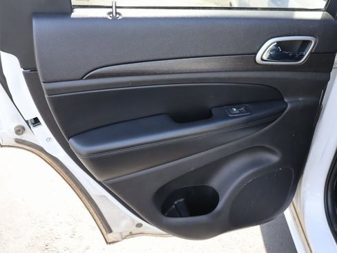 Used 2018 Jeep Grand Cherokee Altitude image 37