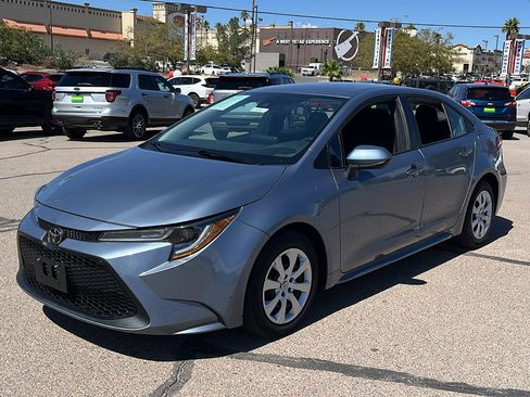 Used 2022 Toyota Corolla LE image 3