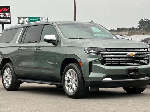 Used 2023 Chevrolet Suburban Premier image 9