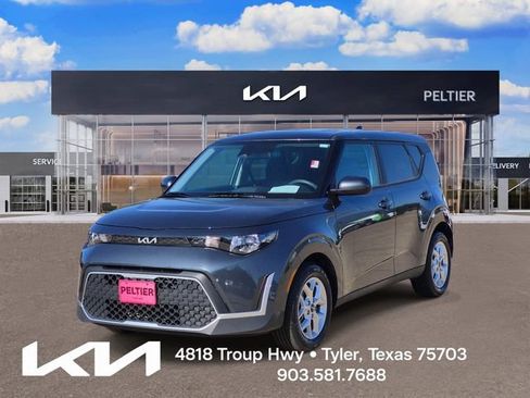 Certified 2025 Kia Soul LX w/ LX Technology Package FWD image 3