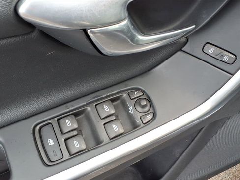 Used 2016 Volvo V60 T5 Premier image 17