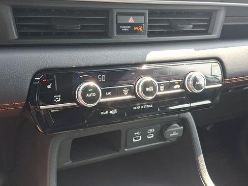 Used 2023 Honda Pilot Sport image 15