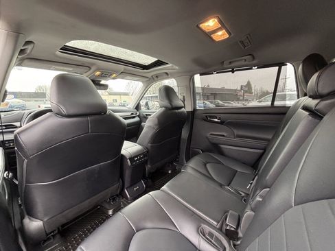 Used 2022 Toyota Highlander XLE image 26