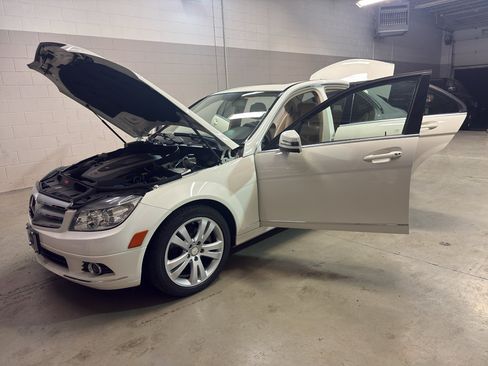 Used 2011 Mercedes-Benz C 300 4MATIC Sedan image 11