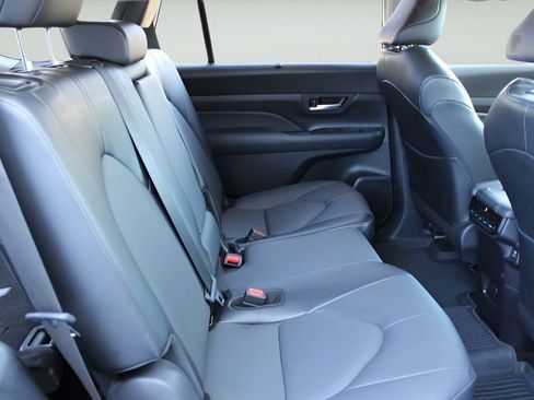 Certified 2024 Toyota Grand Highlander AWD image 20