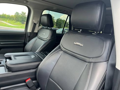 Used 2025 Ford Expedition Max Platinum w/ Driver's Package AWD/4WD image 12