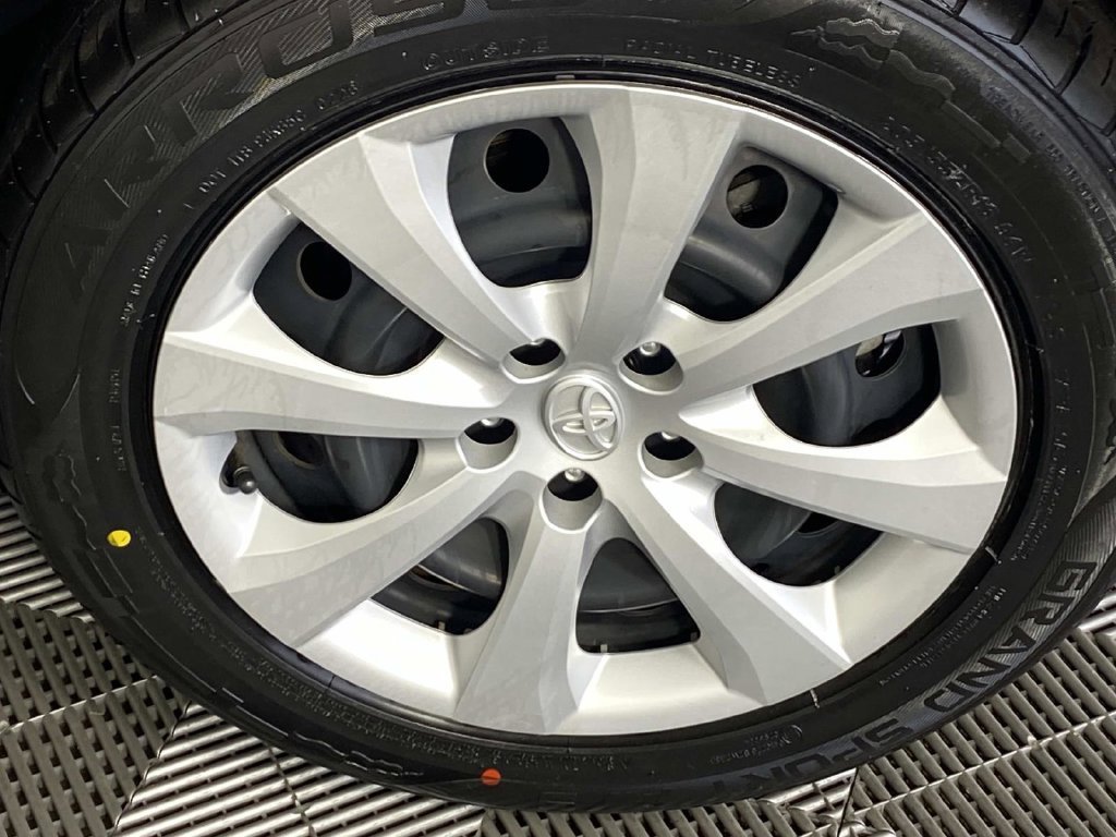 Used 2023 Toyota Corolla LE w/ Carpet Mat Package (TMS) FWD image 27