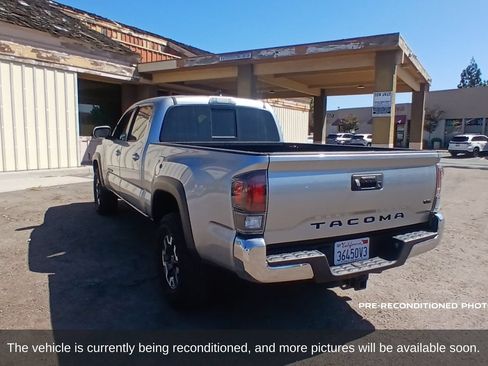 Used 2023 Toyota Tacoma TRD Off-Road w/ Black Out Package (TMS) AWD/4WD image 8