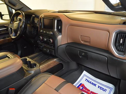 Used 2022 Chevrolet Silverado 2500 High Country w/ Technology Package AWD/4WD image 10