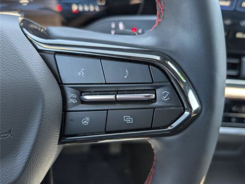 Used 2025 Chevrolet Equinox RS w/ Safety and Technology Package AWD/4WD image 25
