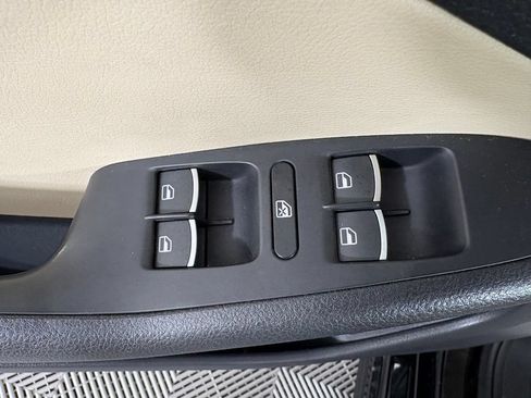 Used 2016 Volkswagen Jetta SEL FWD image 18