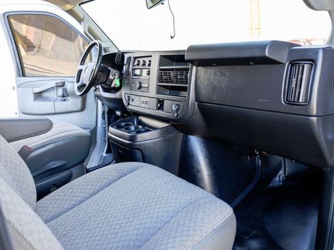 Used 2021 Chevrolet Express 2500 w/ Enhanced Convenience Package image 12
