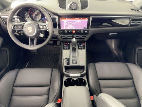 Certified 2026 Porsche Macan AWD/4WD image 17