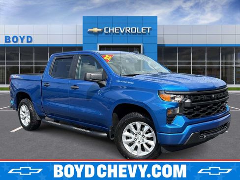 Used 2022 Chevrolet Silverado 1500 Custom AWD/4WD image 1
