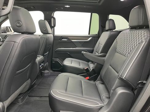 Used 2025 GMC Acadia Denali w/ LPO, All-Weather Package AWD/4WD image 43