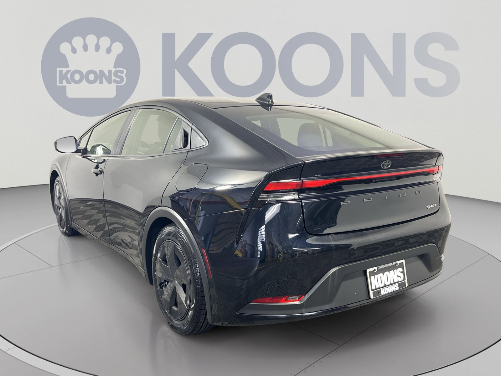 Used 2025 Toyota Prius LE FWD image 4