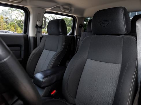 Used 2010 HUMMER H3T Adventure image 25