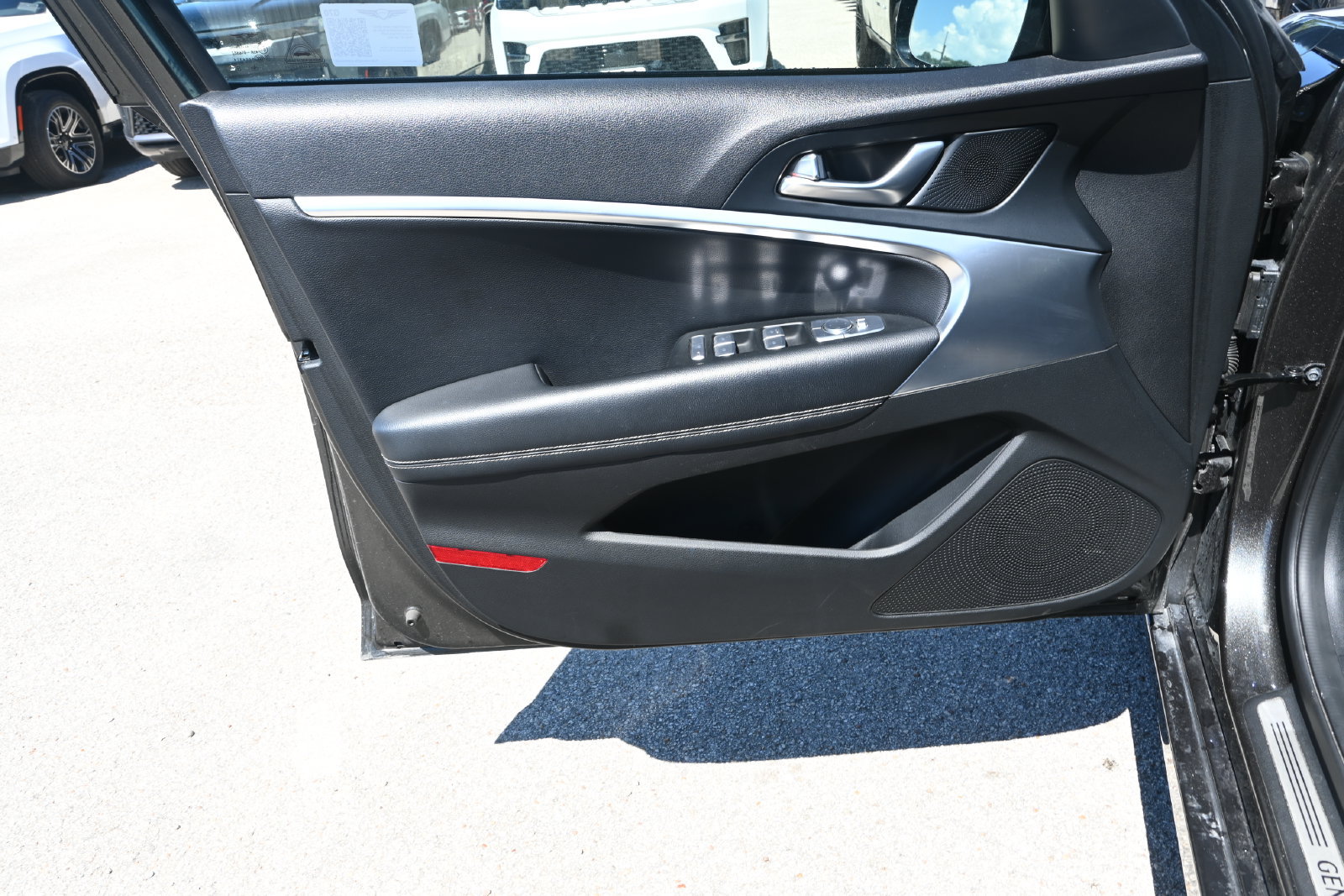 Used 2025 Genesis G70 2.5T RWD image 8