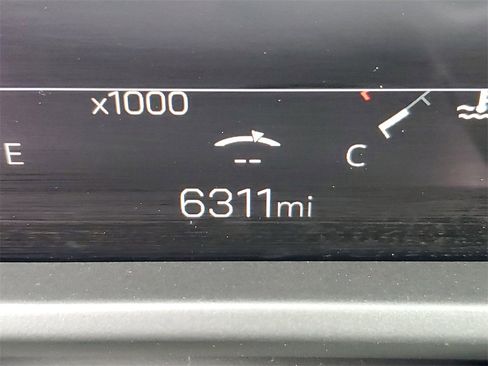 Used 2025 GMC Acadia Elevation image 28