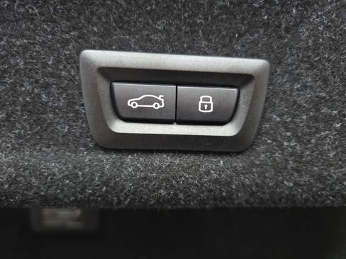 Used 2025 BMW 330i xDrive Sedan AWD/4WD image 16