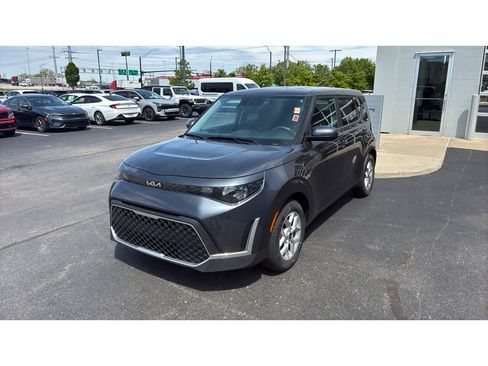 Used 2025 Kia Soul LX w/ LX Technology Package FWD image 2