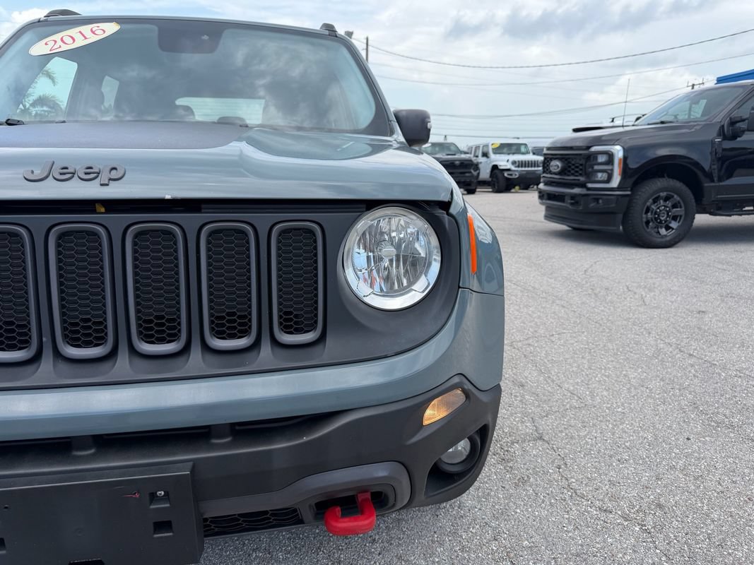 Used 2016 Jeep Renegade Trailhawk AWD/4WD image 8