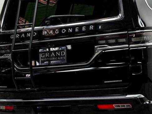 Used 2022 Jeep Grand Wagoneer Series II w/ Convenience Group III image 12