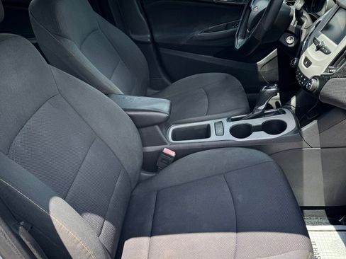 Used 2017 Chevrolet Cruze LS FWD image 10