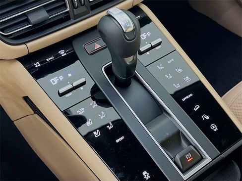 New 2026 Porsche Macan image 18