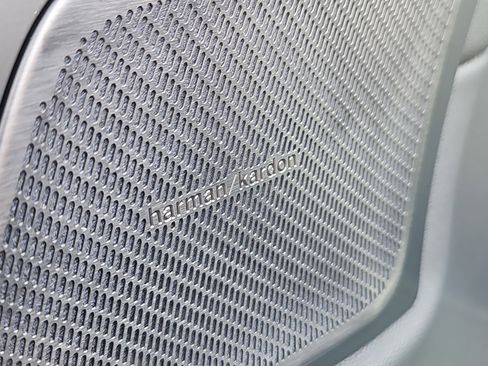 New 2026 Volvo XC60 T8 Ultra w/ Protection Package Premier image 9