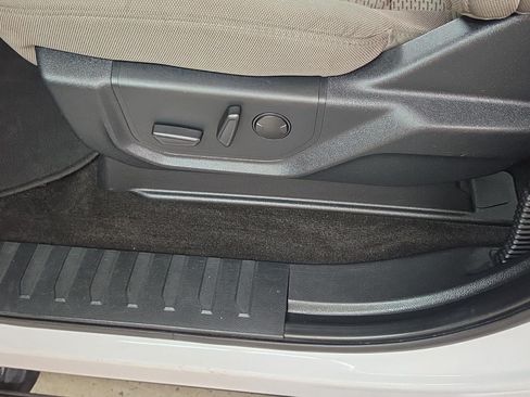Used 2019 Ford F150 XLT w/ Equipment Group 302A Luxury AWD/4WD image 13