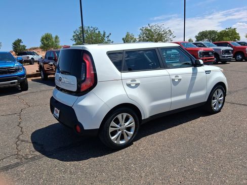 Used 2016 Kia Soul + FWD image 5